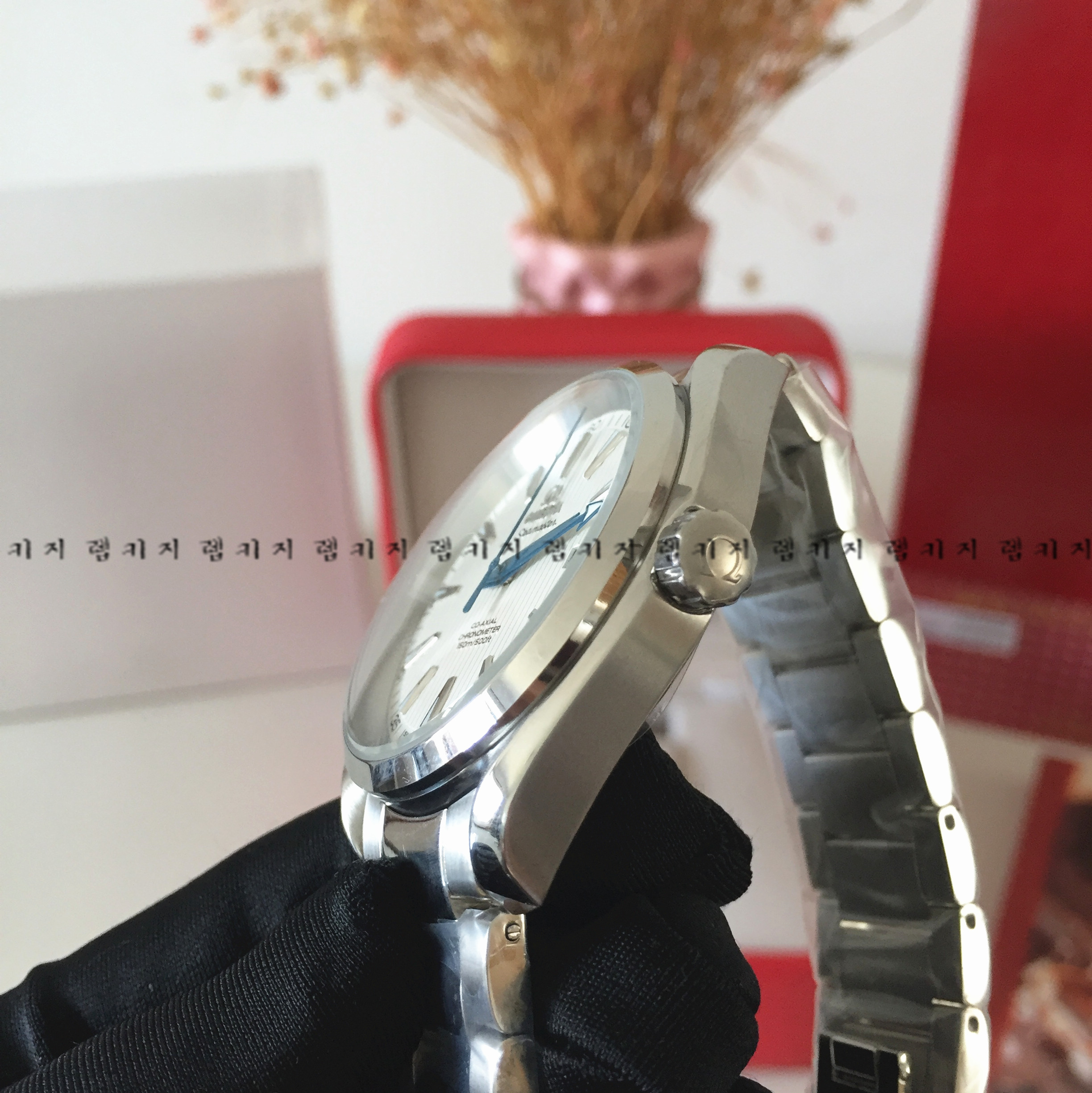 오메가 아쿠아테라 화이트 다이얼 메탈시계